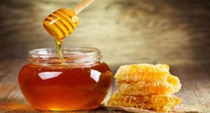 Read more about the article Avella Città d’Arte,dall’esperienza di un frate cappuccino nasce il miele naturale “Montuori”